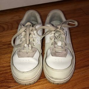 Puma kids size 2C white sneakers‎